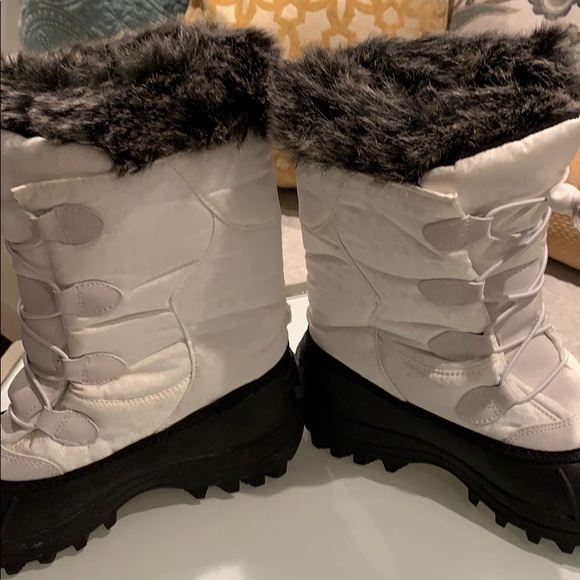 Snow/Winter Boots - Picture 2 of 6
